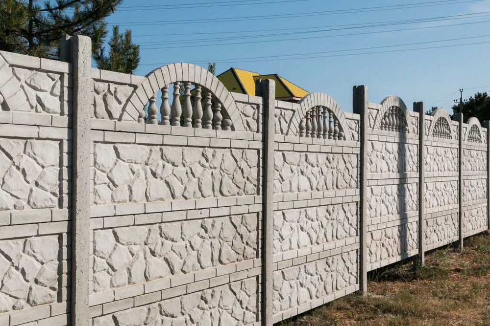 Stalpi si garduri din beton armat pentru imprejmuiri