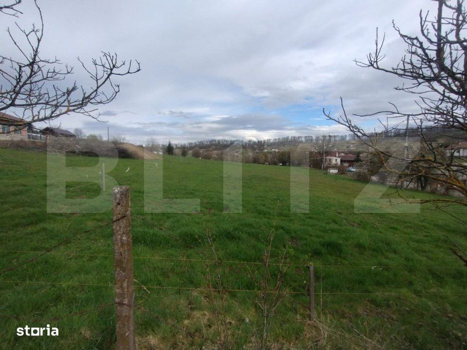Teren intravilan de vanzare, 2200 mp (22 ari), utilitati, zona Valea J