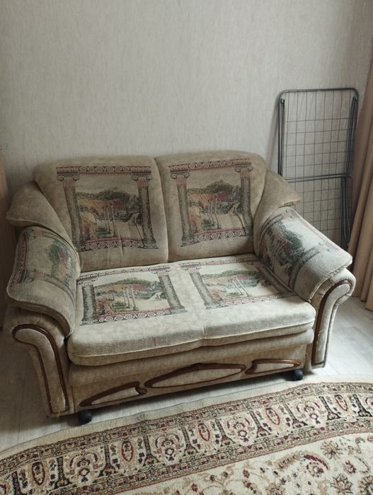 Диван небольшой, раскладывающийся