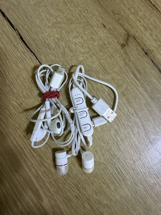 Vand caști  noi 30 roni