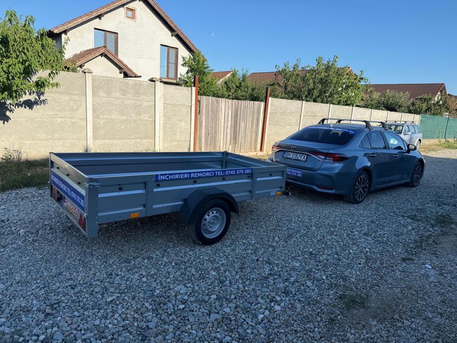 Închiriez remorcă monoax 750 kg | 270×135 cm | Categoria B | Rampe incluse