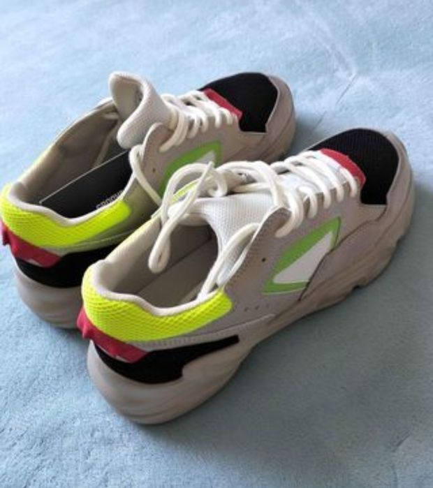 Продам кроссовки Корея