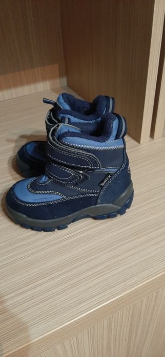 Ghetute baietei marimea 23