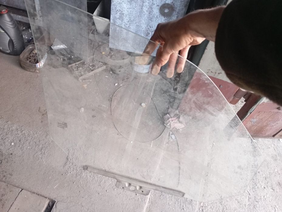 Стекло боковое приора