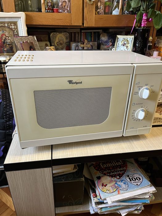Cuptor cu microunde Whirlpool AVM504