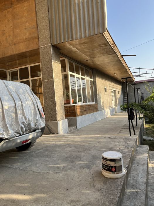 Каттакон ҳовли сотилади. Икки қаватли, жуда мустаҳкам қурилган. Фудаме