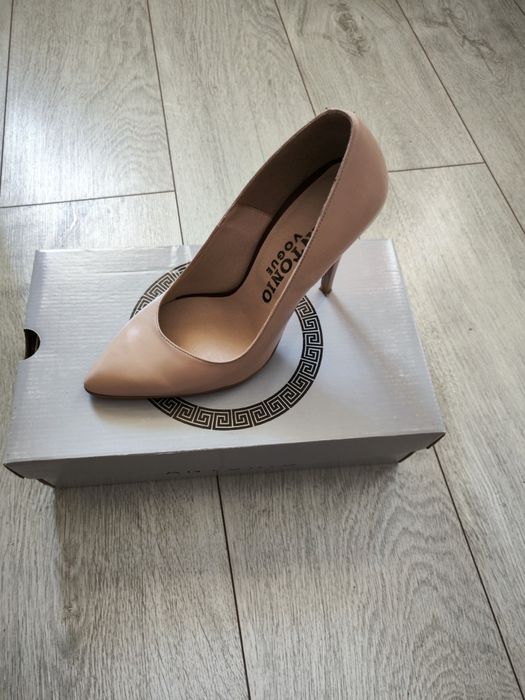 Pantofi stiletto