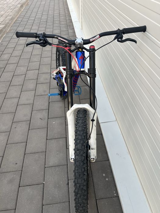 Specialized Demo 8