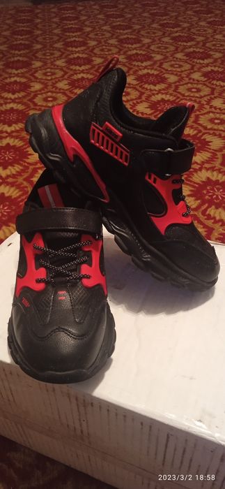 Продам детскую обувь.