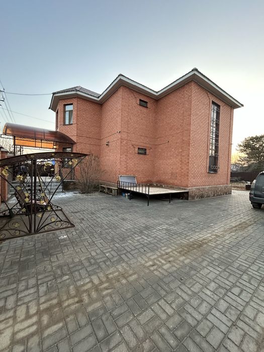 Продам коттедж в мкр. Жибек жолы (Заречный-3)