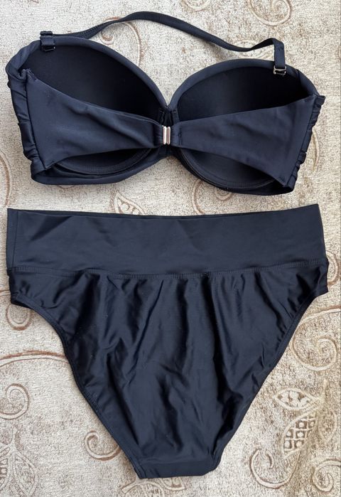 Продавам черен бански 2 части