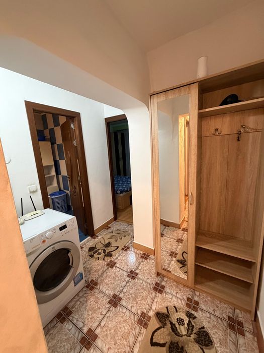 Inchiriez apartament cu 2 canere Lenin Sud