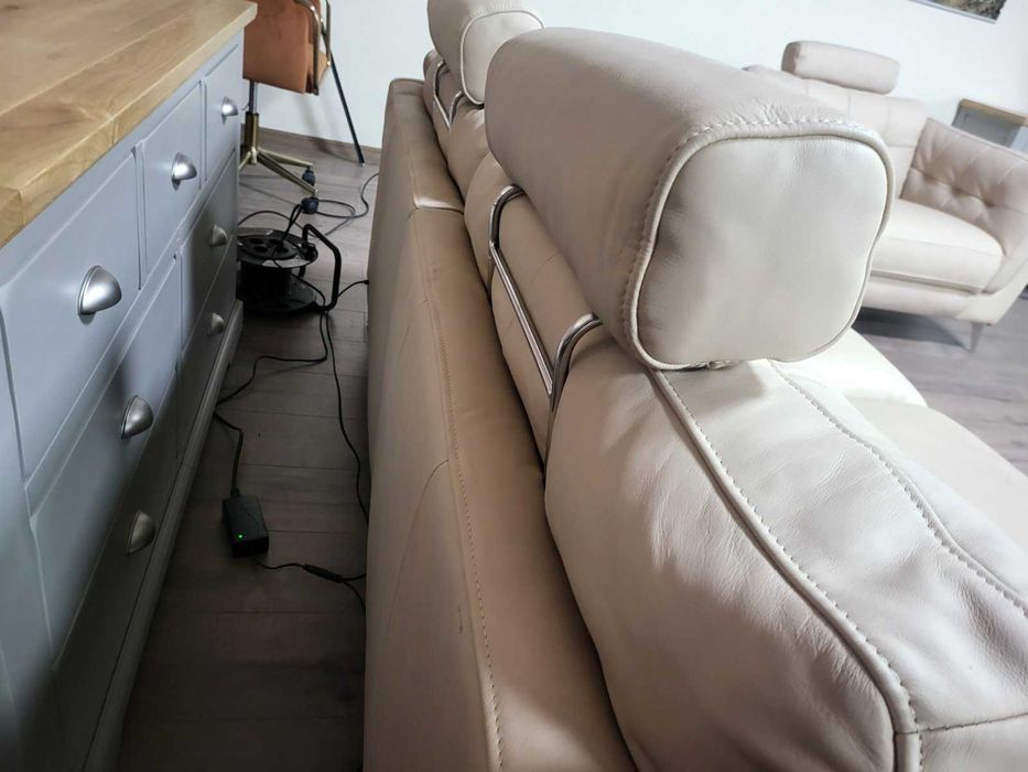 Кремав кожен диван тройка с ел. релакс механизъм и фотьойл
