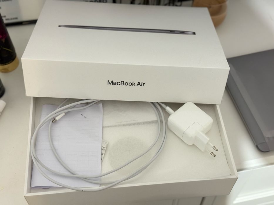 MacBook Air 13″ (2020), cip Apple M1, 8 GB RAM, 256 GB SSD