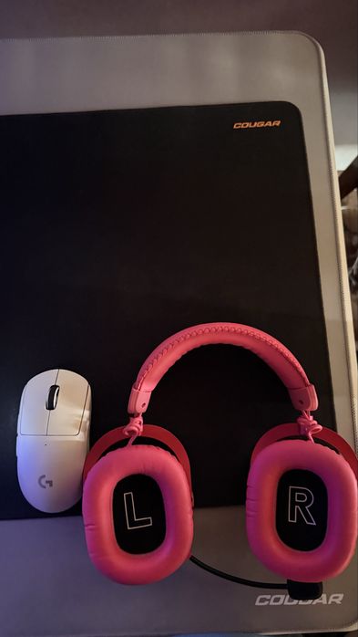 computer set up white tayyor