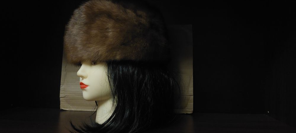 Caciula de dama  din blana de nurca, noua, cu eticheta, masura 56