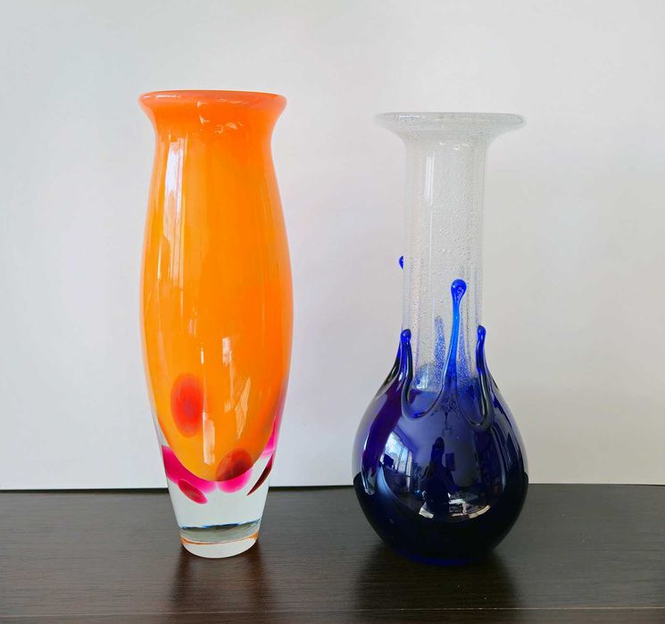 Две ръчно изработени винтидж стъклени вази