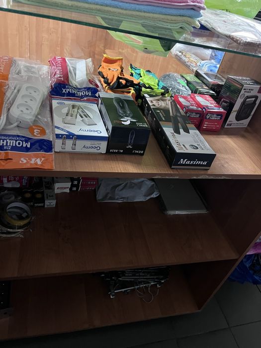 Продам витрину стеклянную