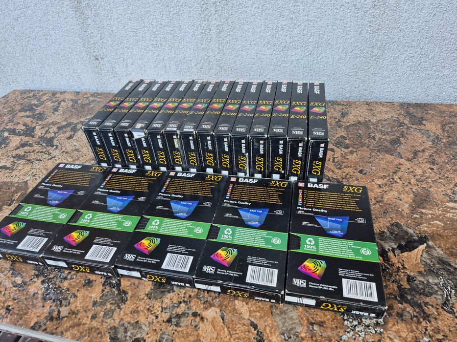 Vând Lot 19  casete video  Vhs marca Basf  model de 240 minute cu film