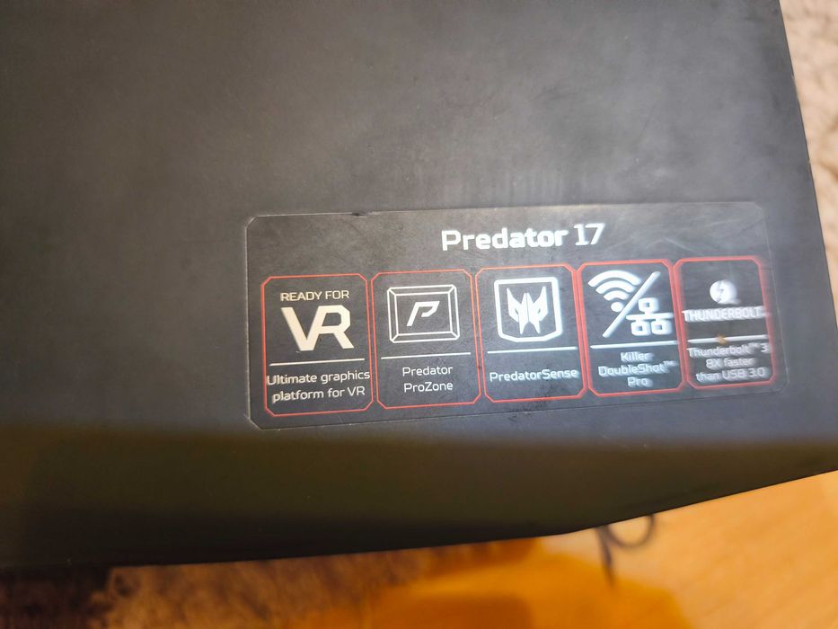 Vand laptop Acer  Predator G5-793 defect