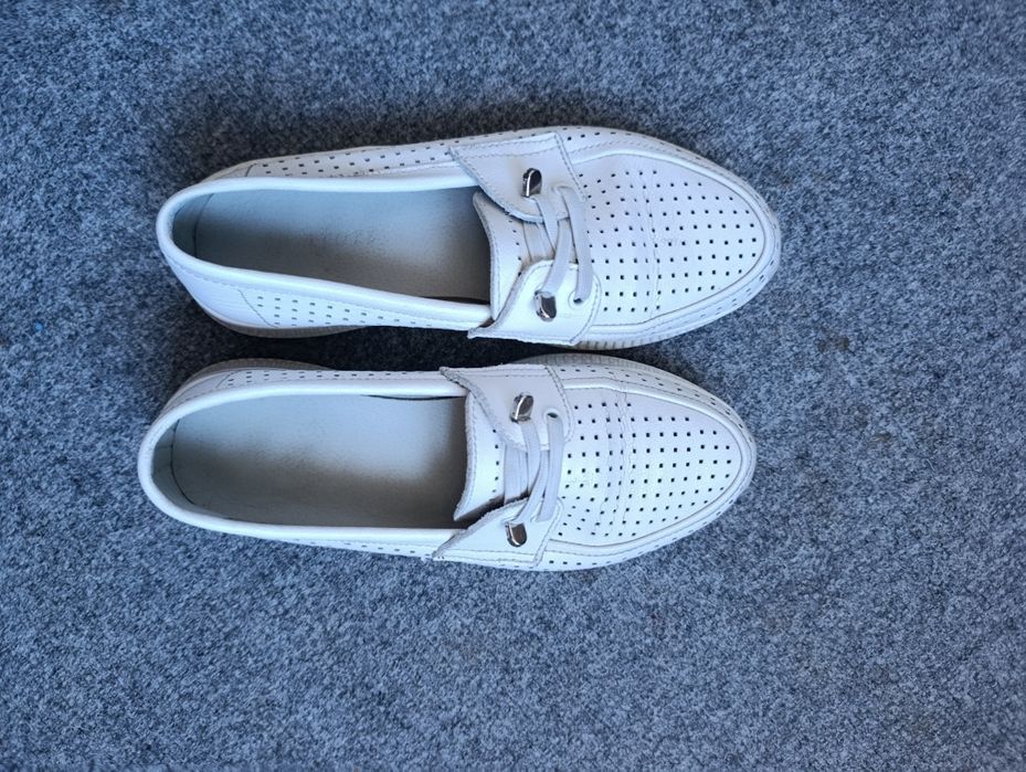 Новые кожаные босоножки