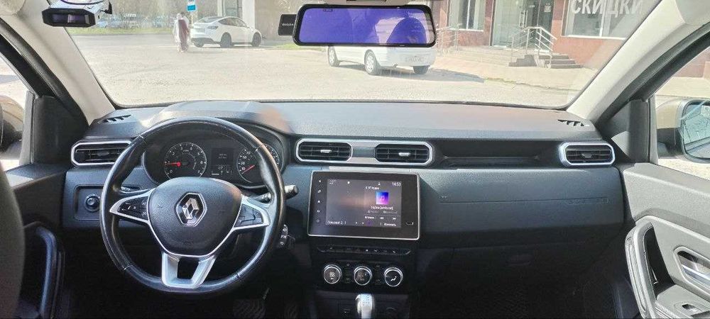 Легковая машина RENAULT DUSTER