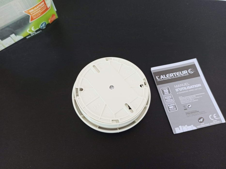 Detector autonom optic de fum alarma sirena incendiu led rosu flash