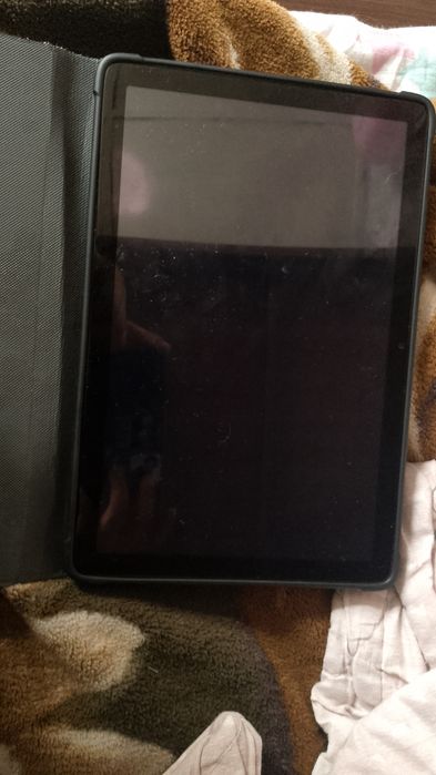 Продам планшет робочие с ним чехол клаваа  мышка