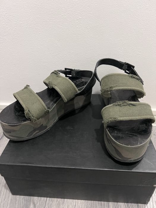 Дямски сандали и чехли