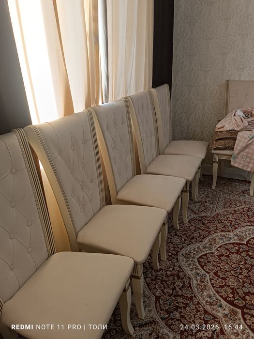 Стол со стульями