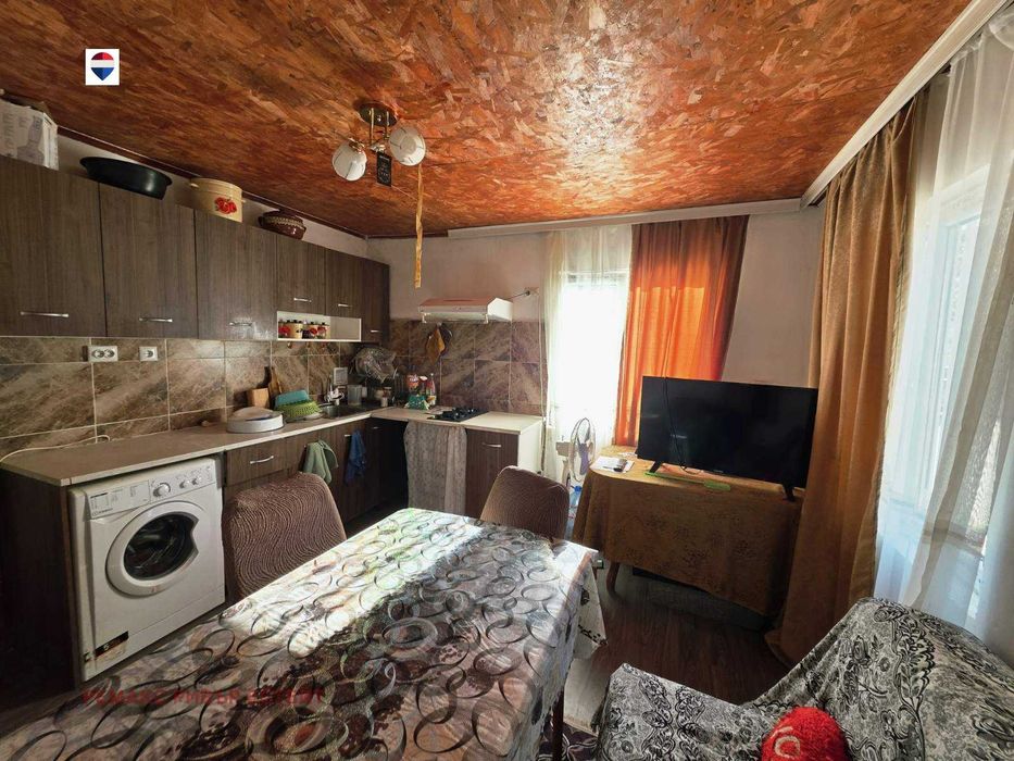 Къща с двор за продажба в с. Беловец