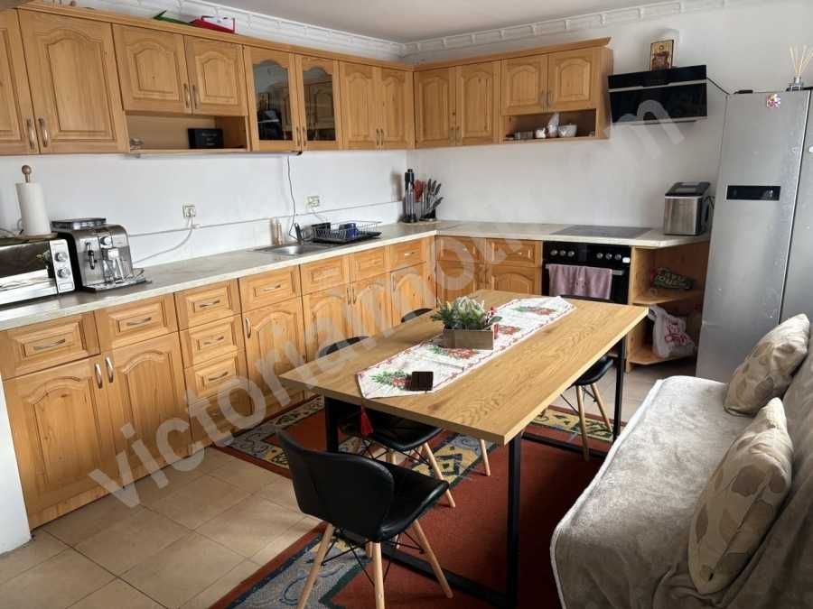 Двуетажна къща в село Никюп