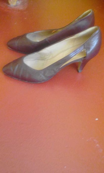 Продаются женские туфли