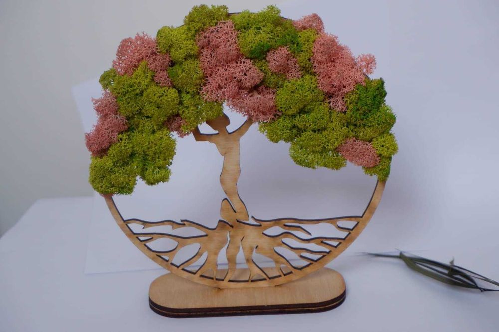 Copac din lemn cu suport, decorat cu licheni stabilizati, Femeie