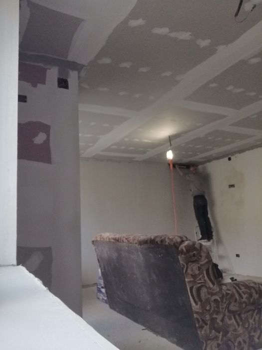 Persoana fizica execut lucrări de amenajări interioare