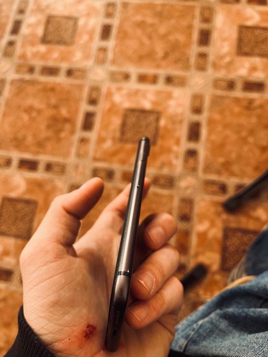 Продаю айфон se 2022