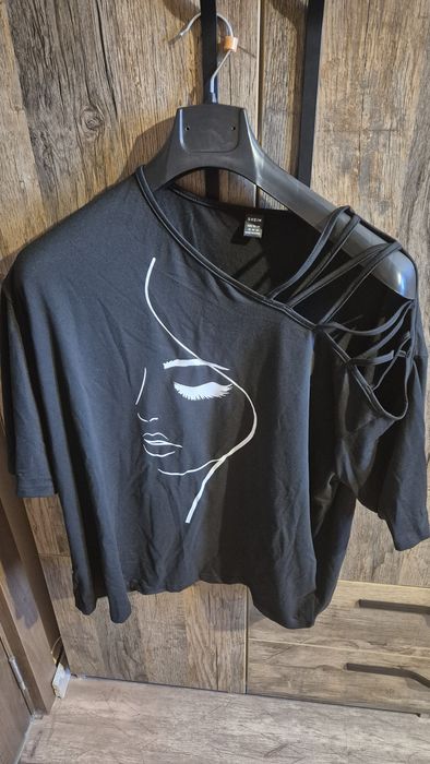 Две дамски блузи, спортна жилетка