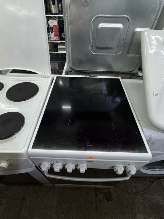 Готварска печка керамични котлони ZANUSSI