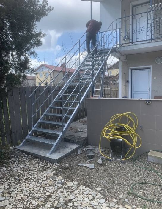 scarii pentru exterior si interior