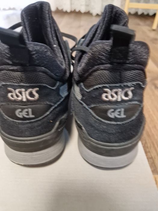 Ghete Asics Tiger