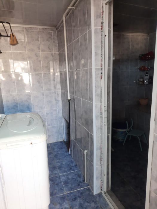 Дом с двором,рядом времянка