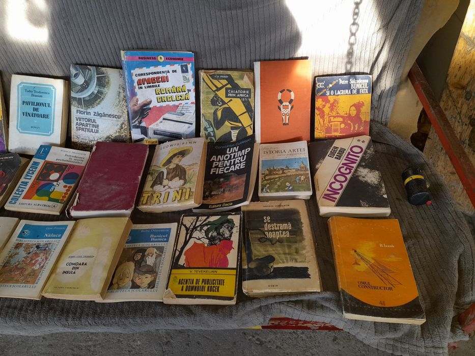 Carti vechi de vanzare