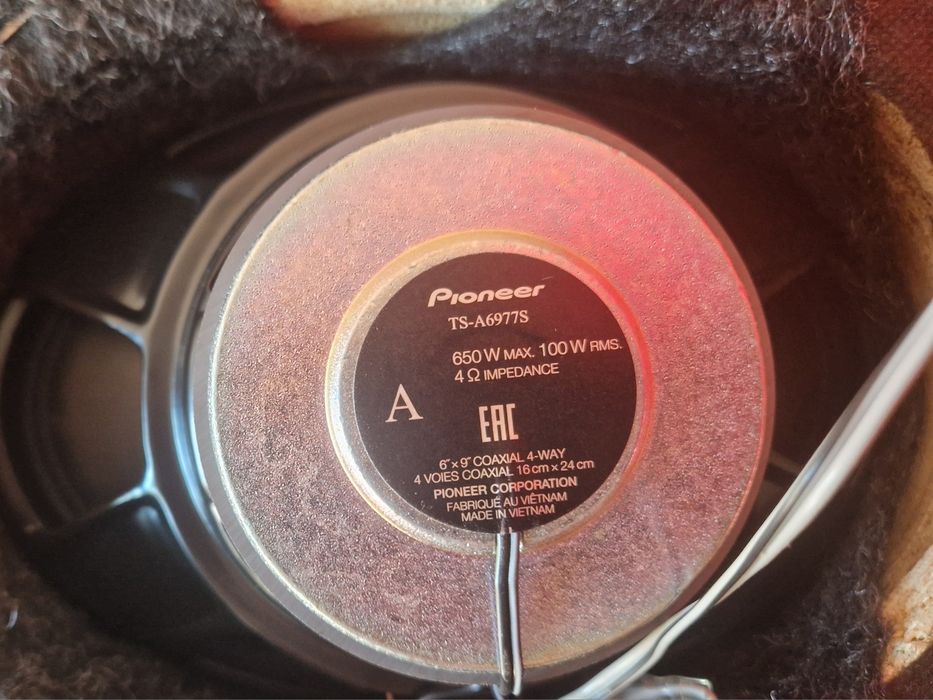 Срочно Продаётся Калонка Пионер оргинал и Буфер комплект