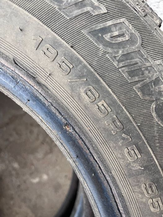 Продам шина липучка 195x65R15