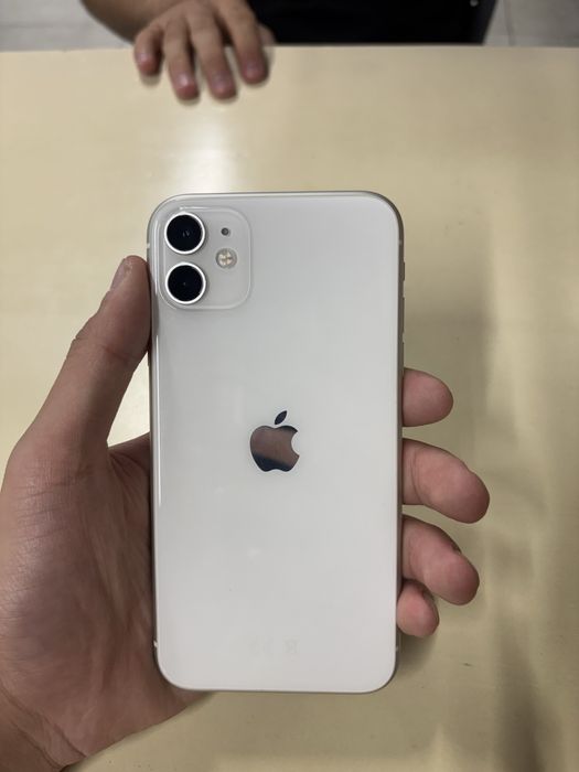 продам iPhone 11