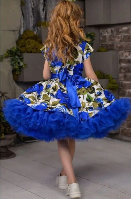 Продам платье нарядное для девочки