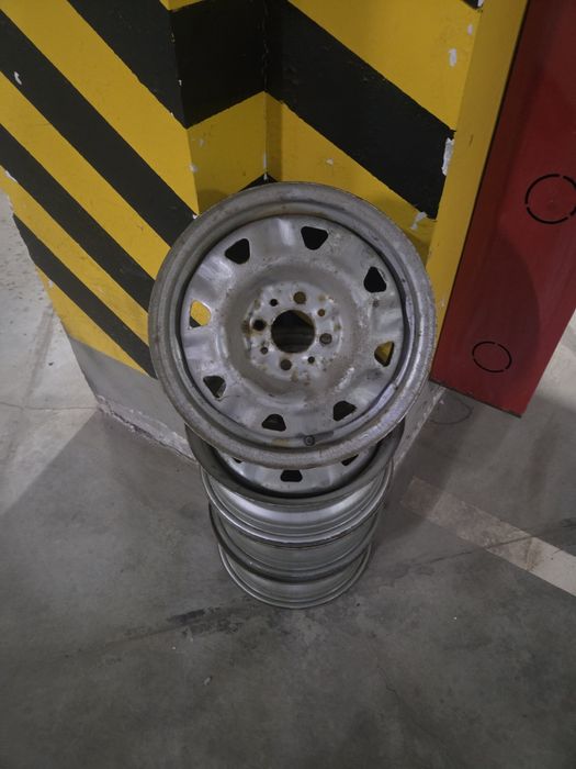 Диски на 14 ВАЗ и Пассат.