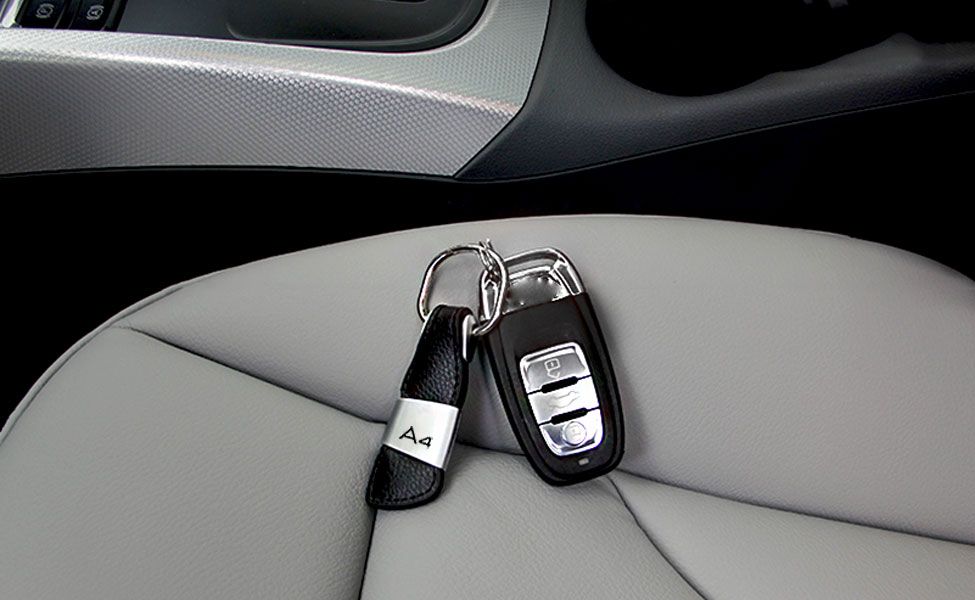 Breloc piele + metal - Audi A3, A4, A5, A6