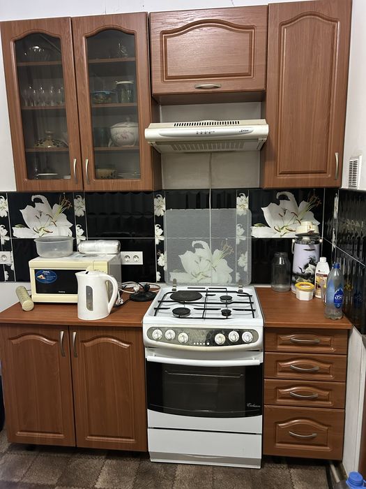 Продаю Кухонный Гарнитур