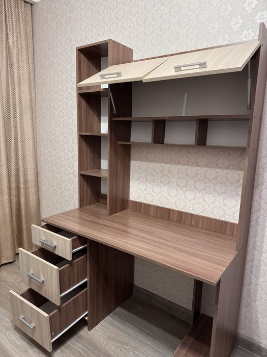 Продам школьный стол